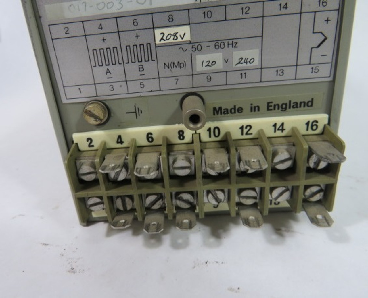 Eurotherm 017-003-01 Analogue Temperature Controller 32-800F USED