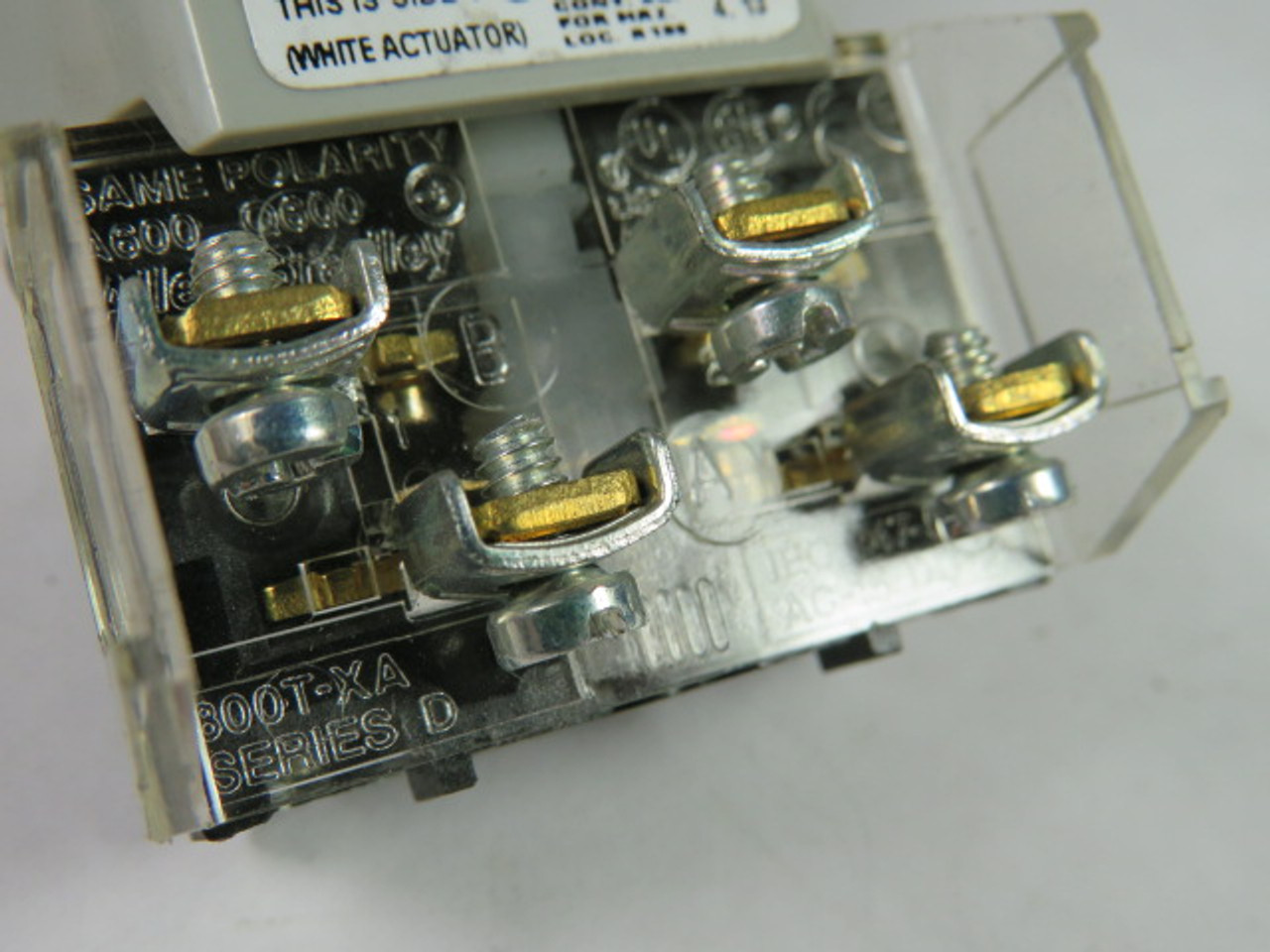Allen-Bradley 800T-H3304A 2-Pos Cylinder Lock Switch 1NO 1NC No Key USED