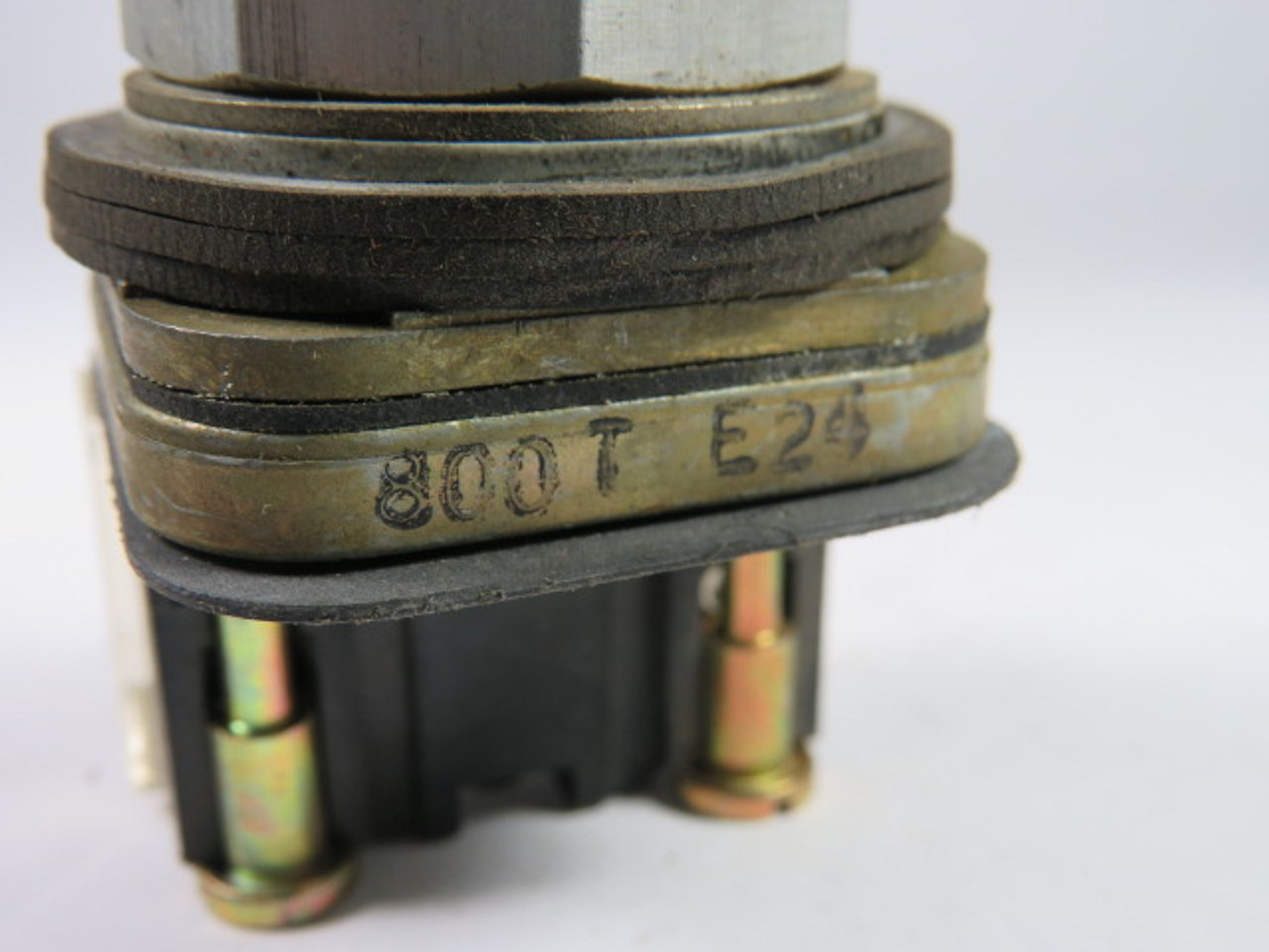 Allen-Bradley 800T-E24A Cylinder Lock Push Button 1NO 1NC No Key USED