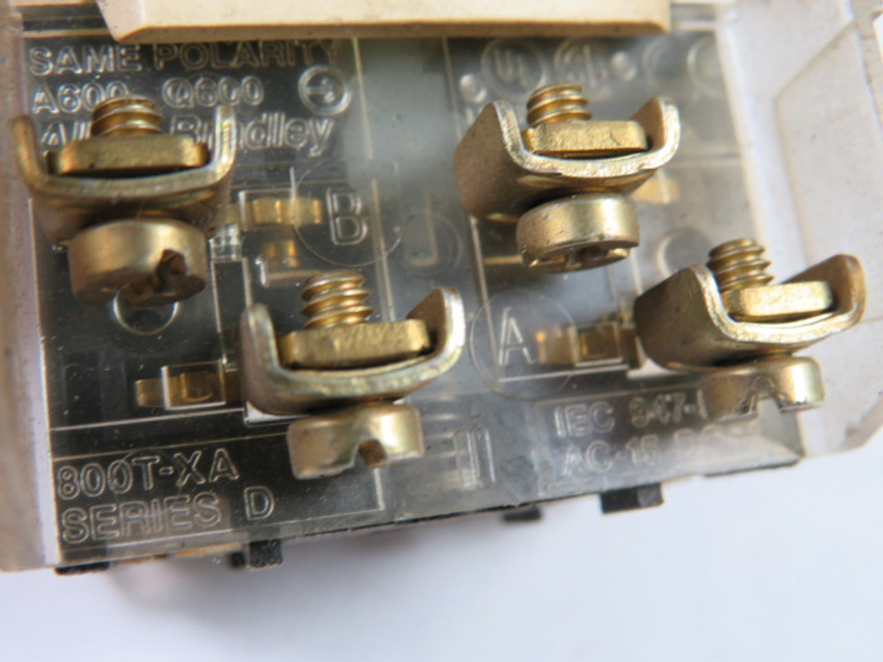 Allen-Bradley 800T-H3103B 2-Pos Cylinder Lock Switch 2NO 2NC No Key USED
