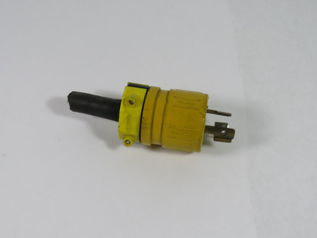 Ericson 1522-PG Locking Plug 15A 250V 3W 2P USED