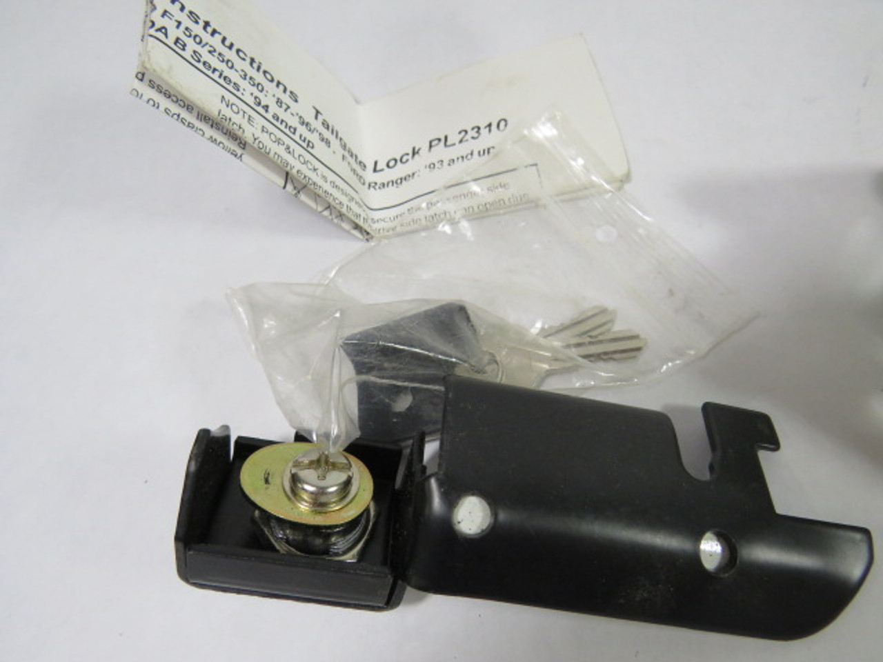 Pop & Lock PL2310 Manual Tailgate Lock for Mazda & Ford ! NOP !