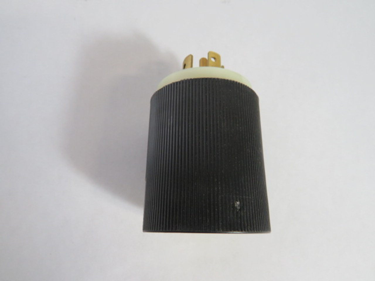 Hubbell 2511 Insulgrip Twist-Lock Plug 20A 120/208V 5-Wire USED