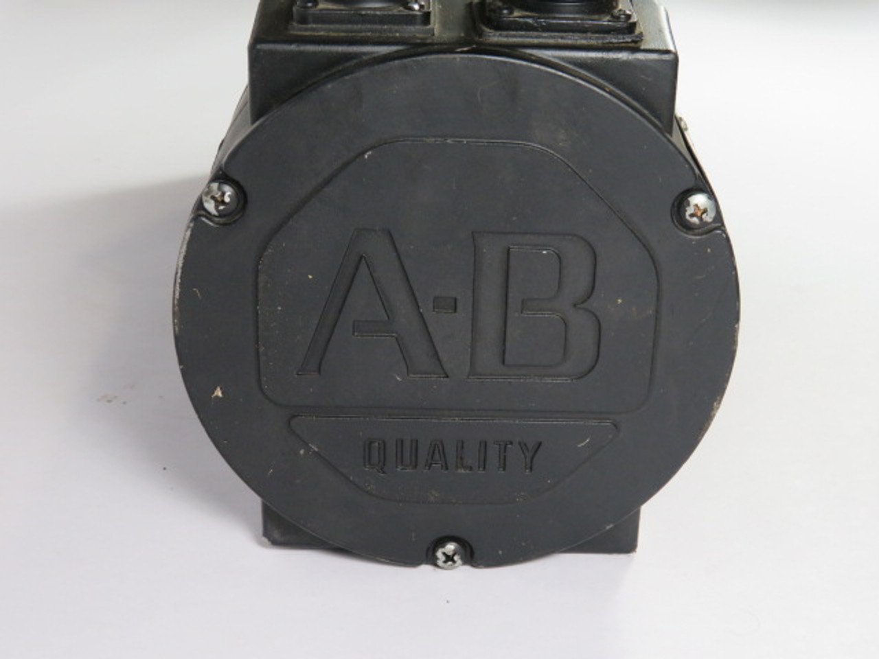 Allen-Bradley 1326AB-B2E-11 Servo Motor 120VAC 102.0Nm .311Ohm 16.4A USED