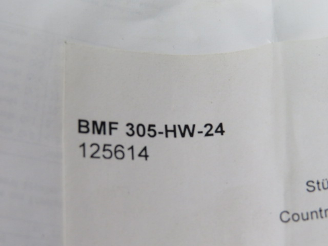 Balluff BMF-305-HW-24 Mounting Bracket For Sensor Lot of 4 125614 ! NWB !