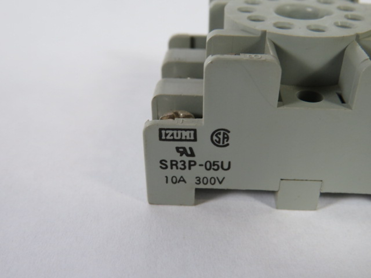 Izumi SR3P-05U Relay Socket 10A 300V 11 Pin USED