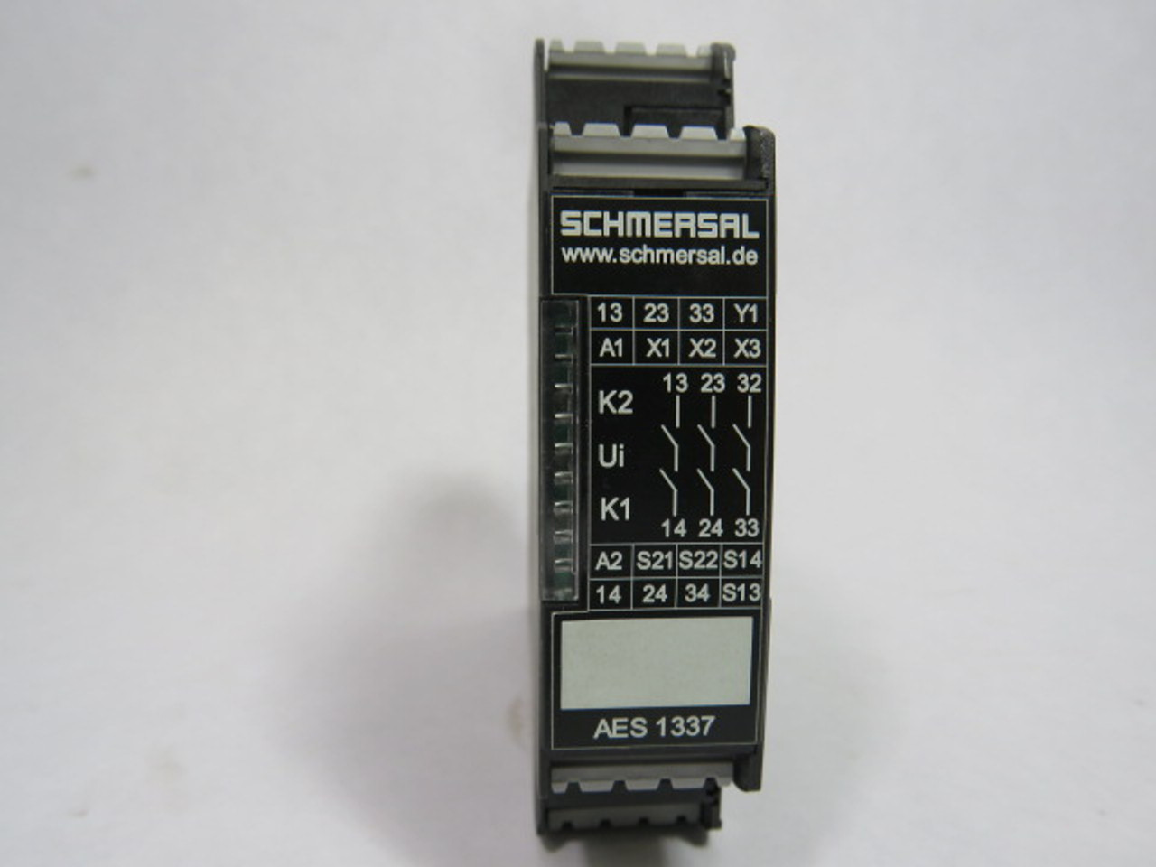 Schmersal AES-1337 Safety Control AC-15 250V 6A *MISSING CONNECTORS* ! AS IS !