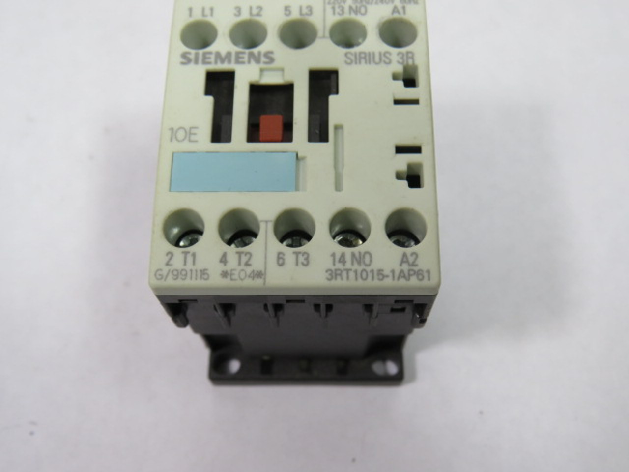 Siemens 3RT1015-1AP61 Contactor 220V-50Hz. 240V-60Hz. USED