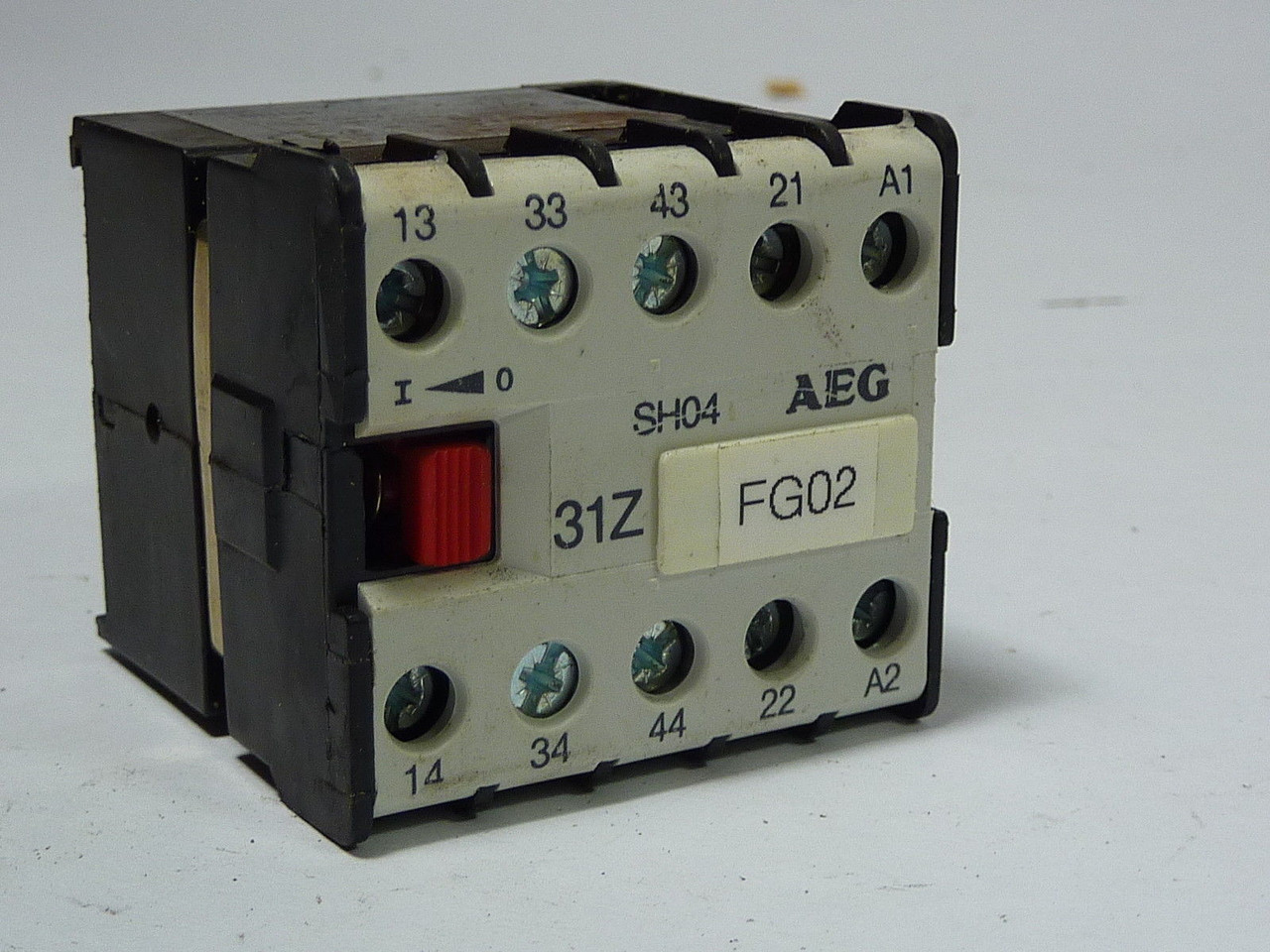 AEG SH04.31Z Auxiliary Contactor 110/120V 50/60Hz 3NO 1NC USED