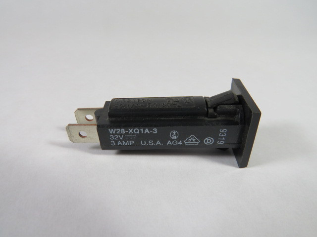 Potter & Brumfield W28-XQ1A-3 Circuit Breaker 32V 3A 50/60HZ 1-Pole USED