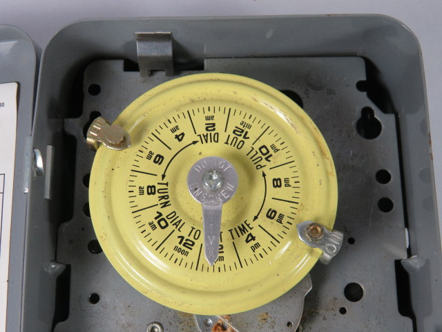 Intermatic T104 24 Hour Dial Time Switch 208-277VAC 60Hz 1000VA USED