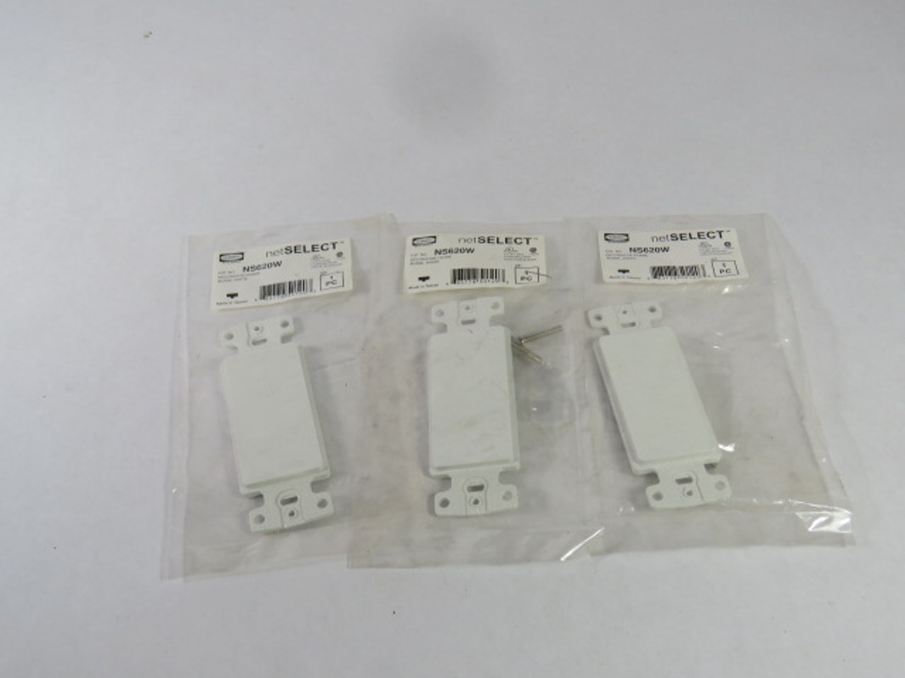 Hubbell NS620W Decor Frame Plate White 1-Gang Lot Of 3 ! NWB !