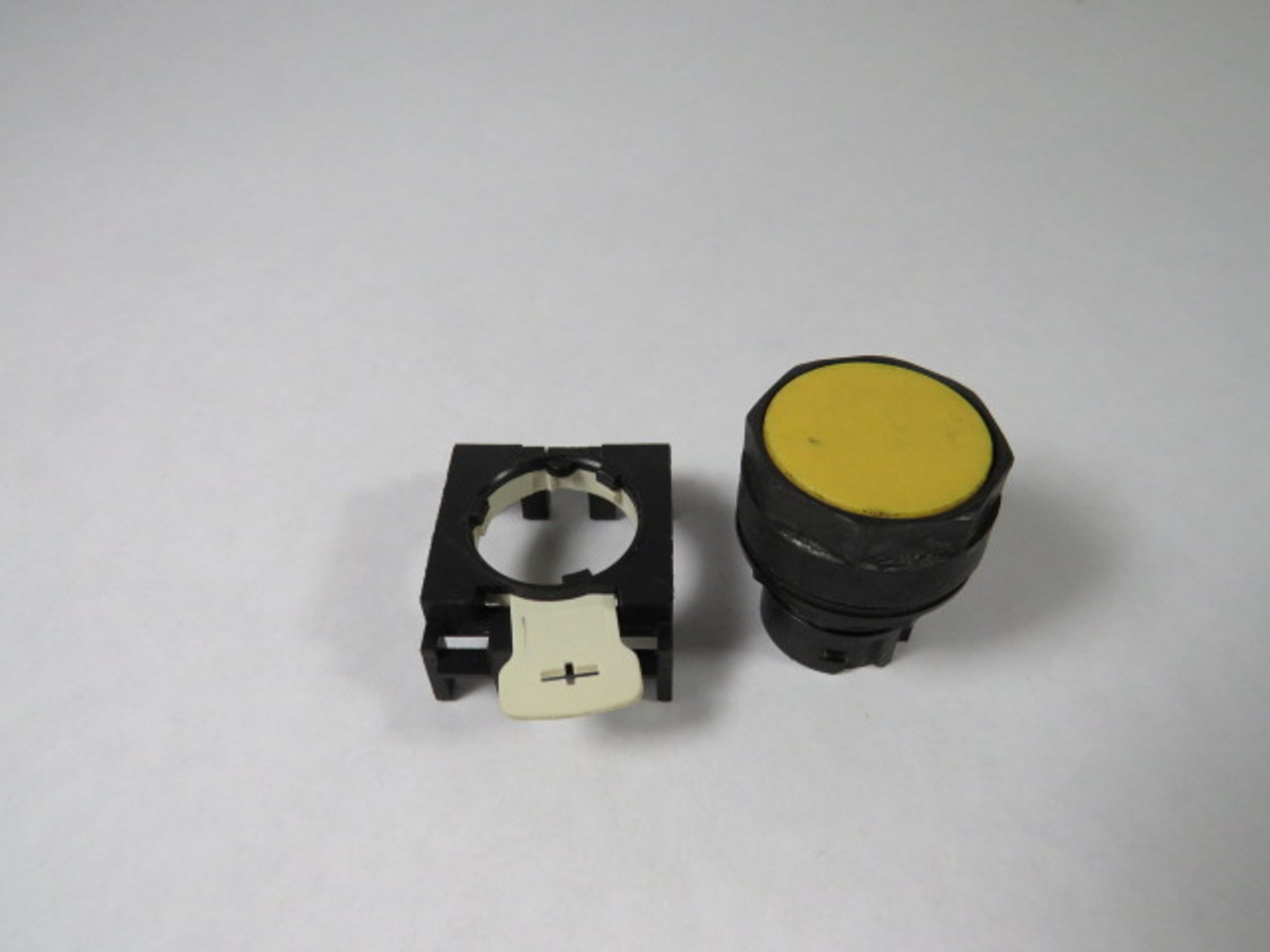 Cutler-Hammer E22PB4 Flush Push Button Yellow Non-Illuminated USED