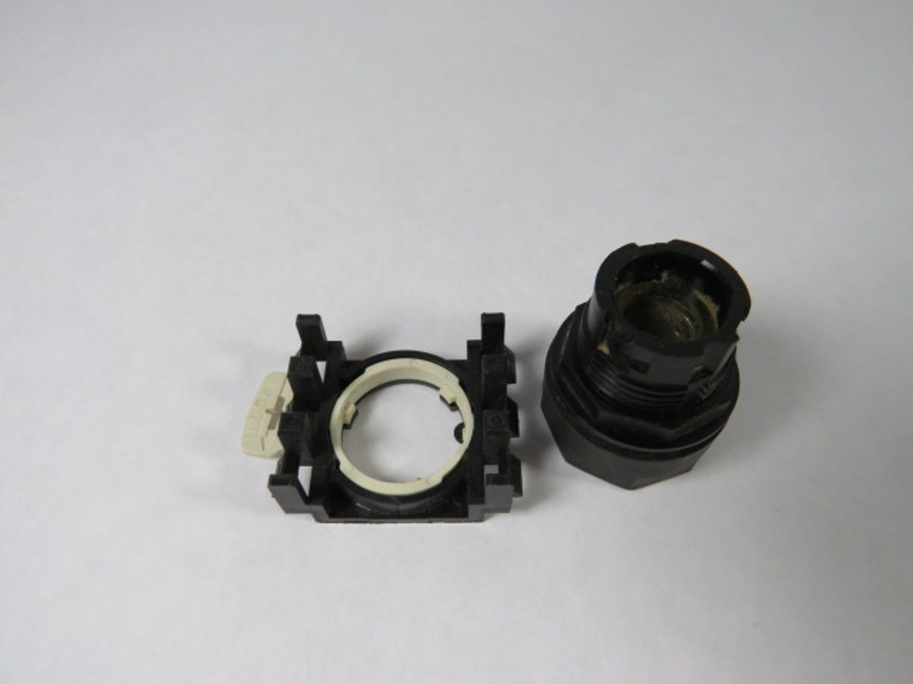 Cutler-Hammer E22PB4 Flush Push Button Yellow Non-Illuminated USED