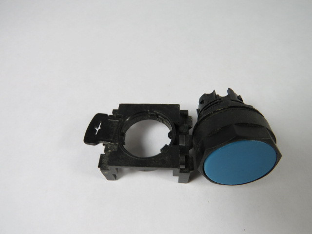Cutler-Hammer E22PB6 Flush Push Button Blue Non-Illuminated USED