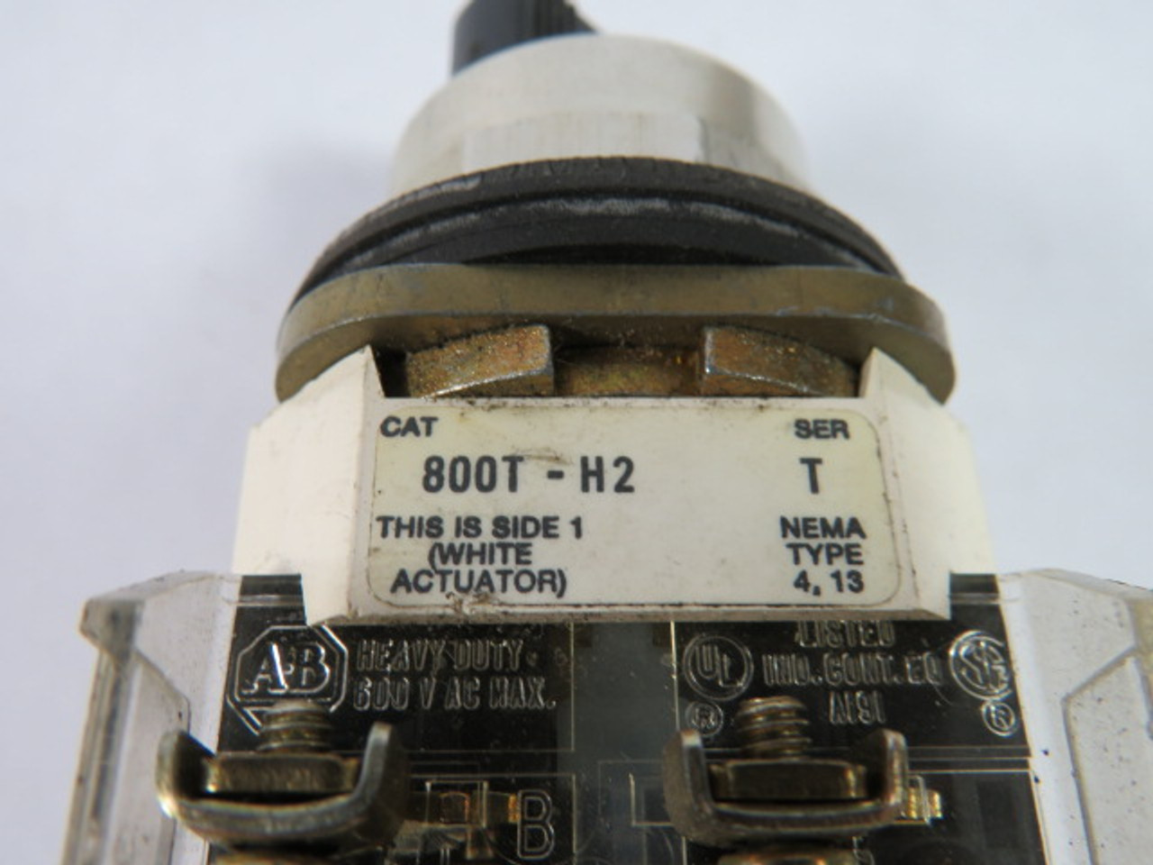 Allen-Bradley 800T-H2B Series T Selector Switch 2NO/2NC 2-Position USED