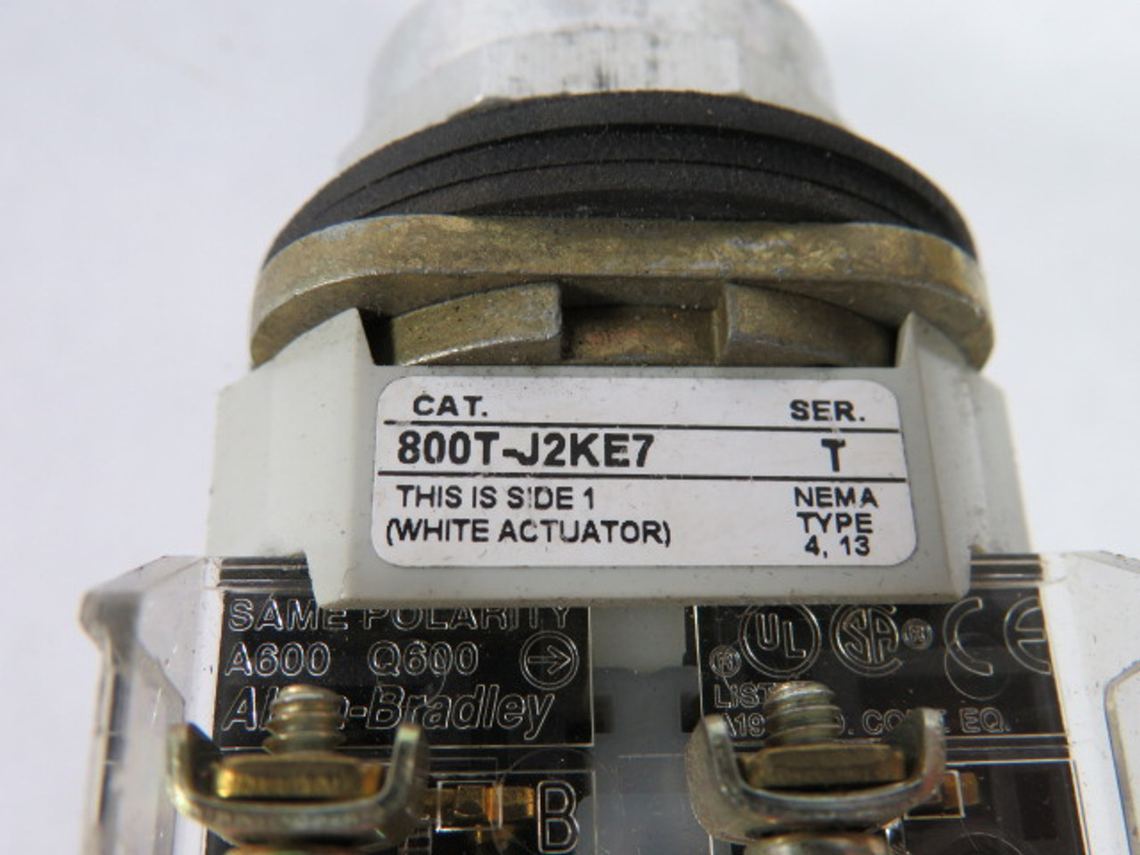 Allen-Bradley 800T-J2KE7B Series T Selector Switch 2NO/2NC 3-Position USED