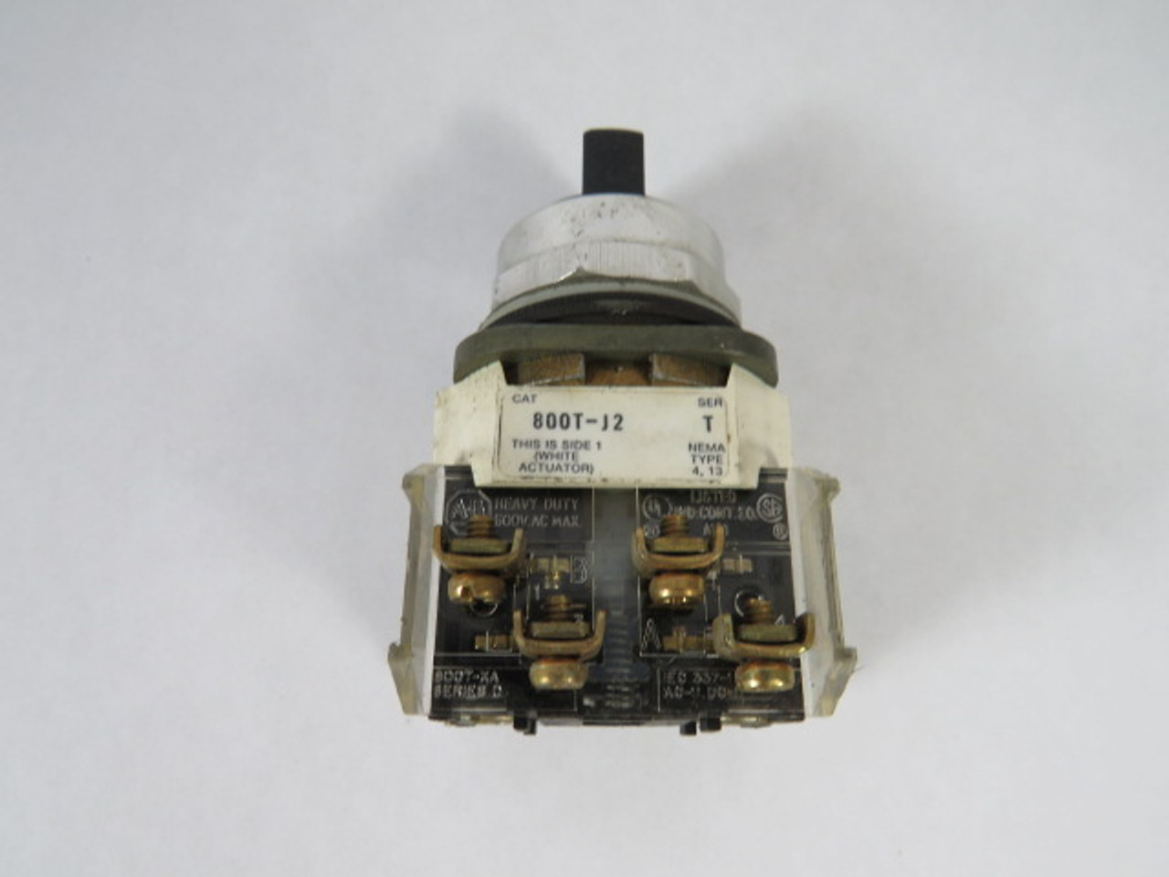 Allen-Bradley 800T-J2B Series T Selector Switch 2NO/2NC 3-Position USED