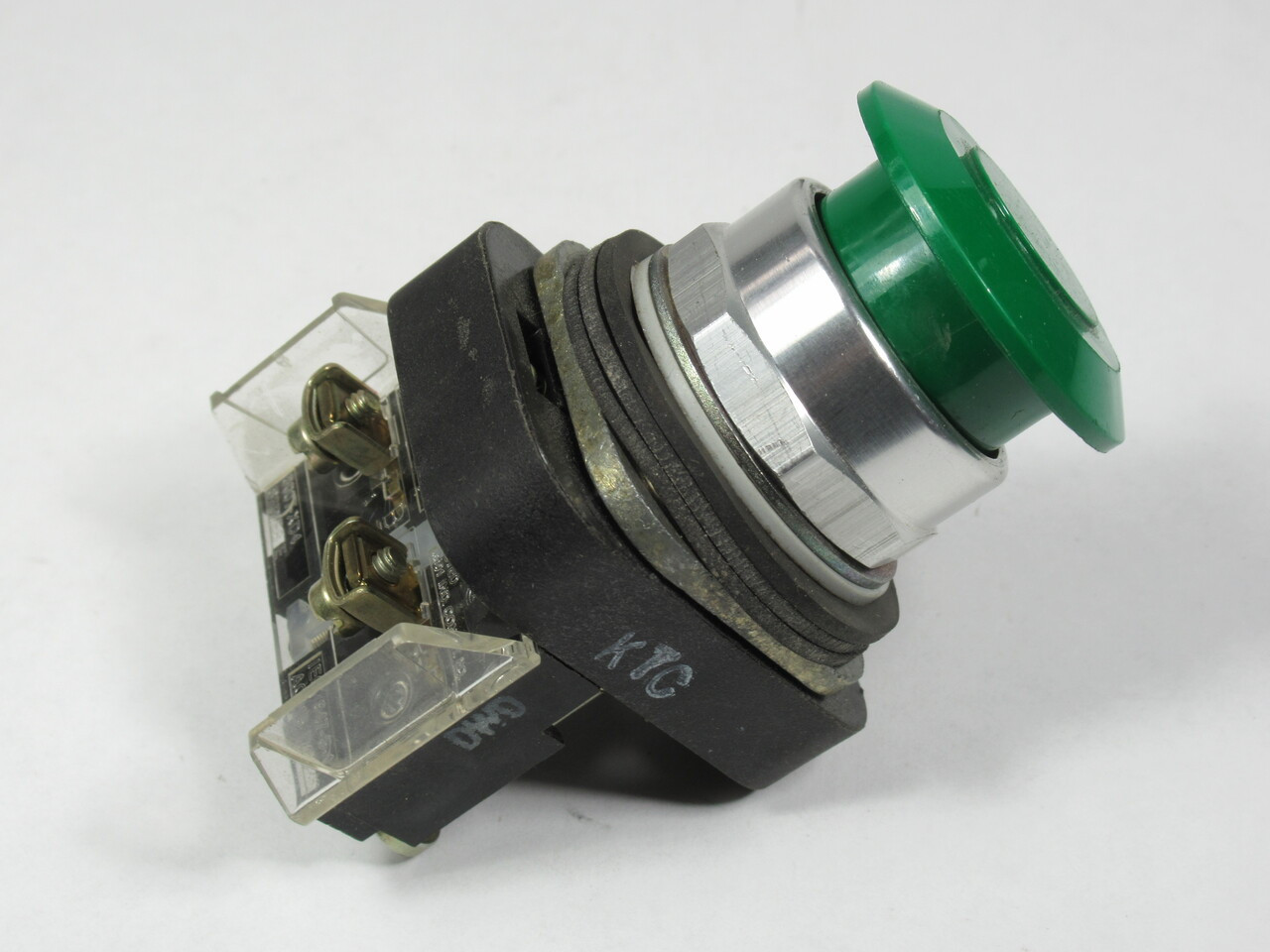 Allen-Bradley 800T-FX1D4 Series T 2-Position Push-Pull Device Green 1NCLB USED