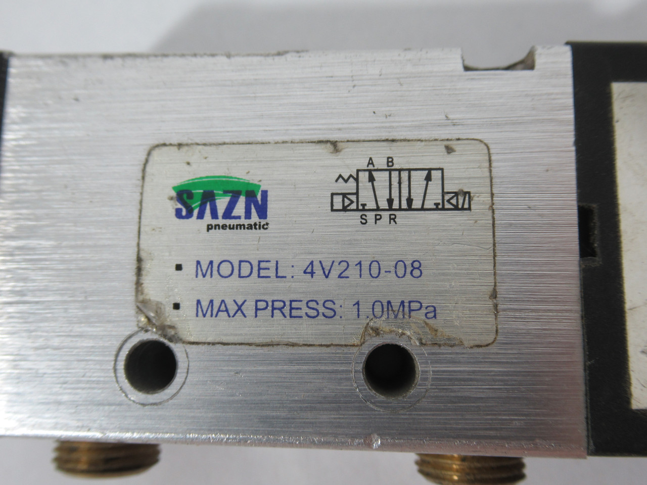 Sazn 4V210-08 2 Position Solenoid Valve 1/4" NPT 5 Port 1mPa 24VDC 3W USED