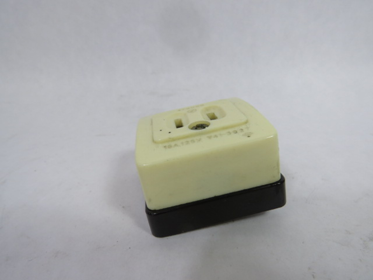 National 41-3627 Domestic Outlet 15A 125V 2W 2P USED