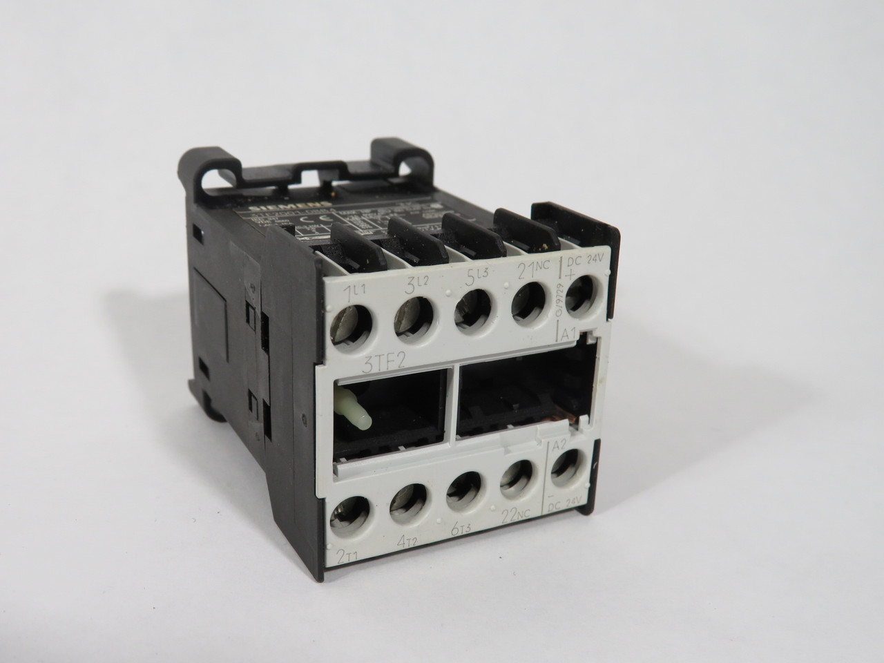 Siemens 3TF2001-0BB4 Contactor 24VDC 16A 3P 3NO 1NC MISSING FACE PLATE USED