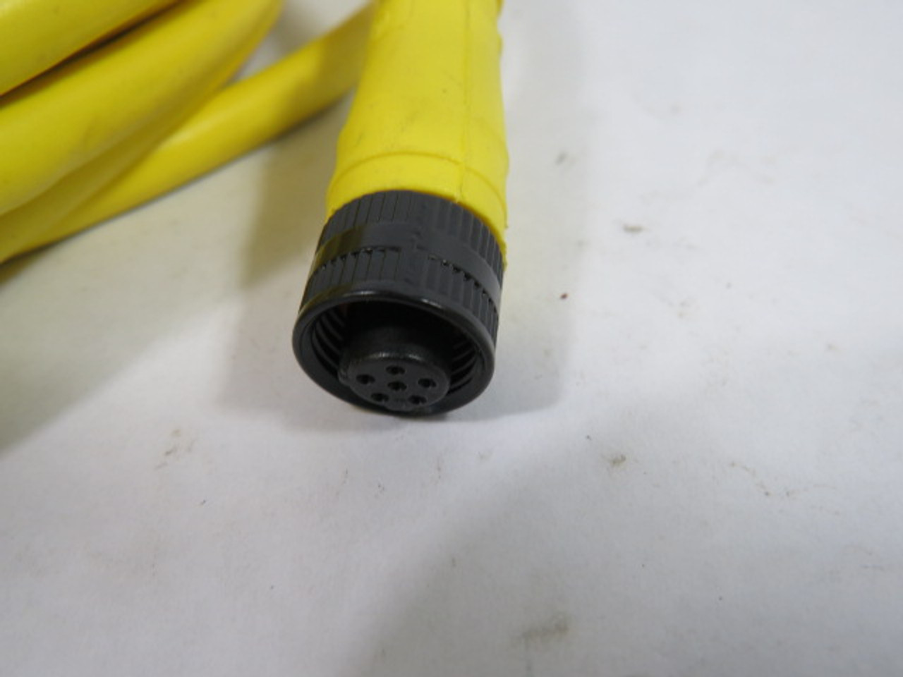 Allen-Bradley 889R-F6ACA-10 Ser. A AC Micro Cable w/6 Pin Connector 10M USED