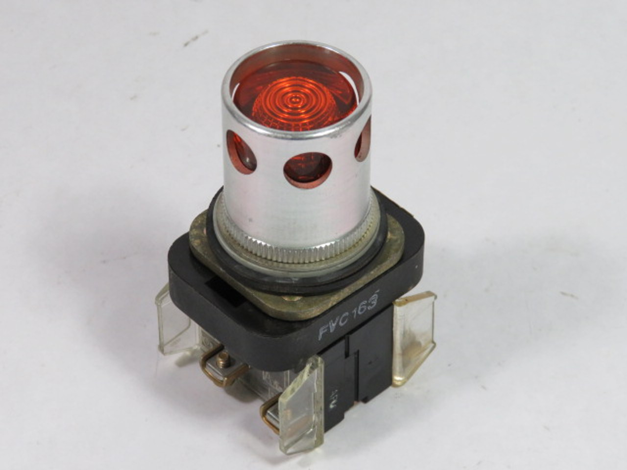 Allen-Bradley 800T-QA24AD1 Ser T Push Button Illum 1NO 24V Amber Lens USED