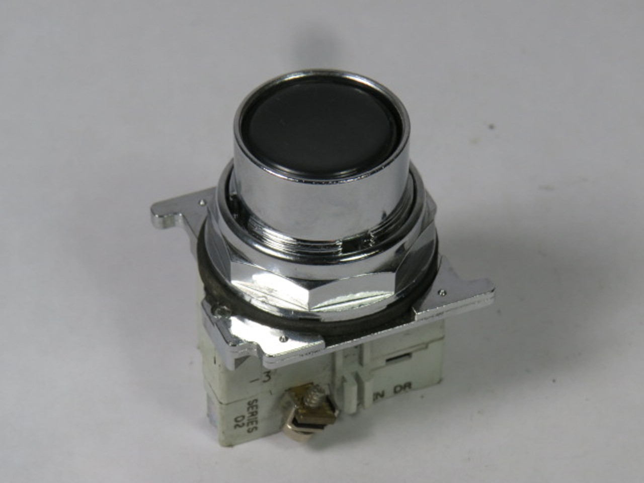 Cutler-Hammer 10250T101-53 Ser D2 Push Button 1NO Black Flush Head USED
