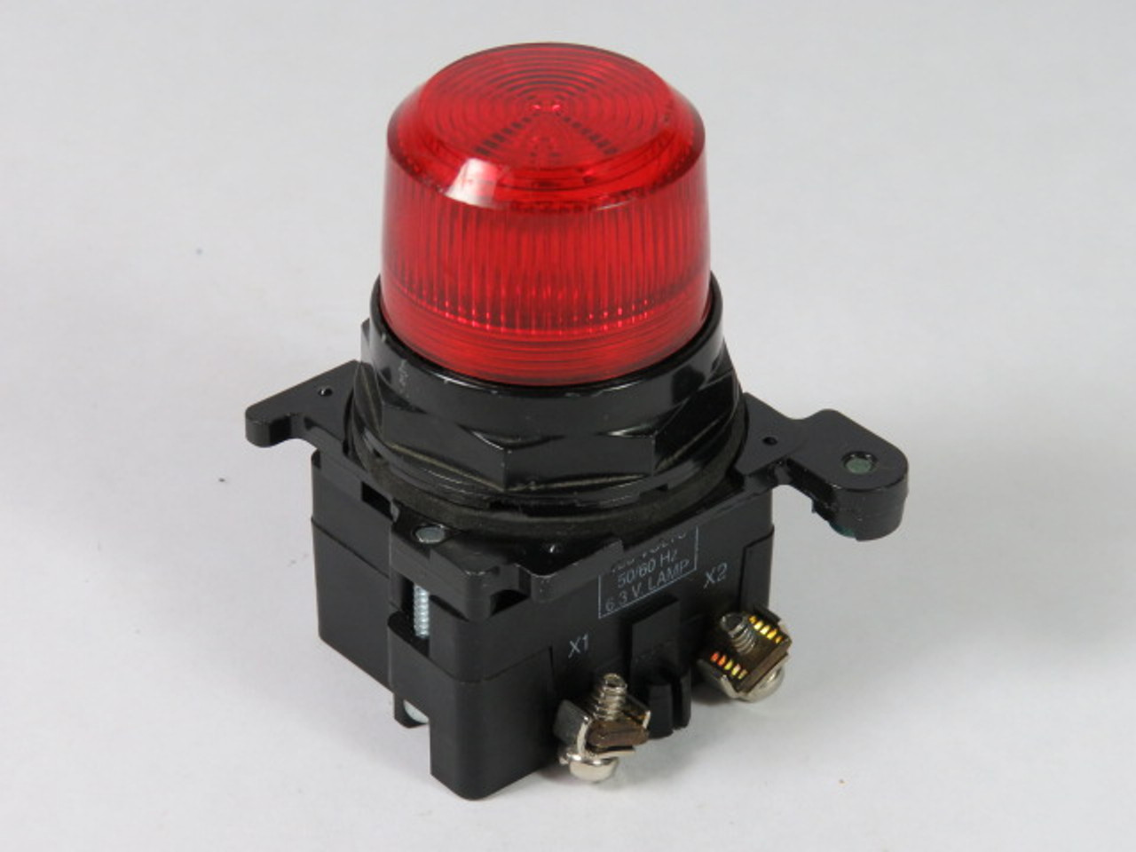 Cutler-Hammer E34TB120H2X Indicating Light 120VAC 50/60Hz Red Lens USED