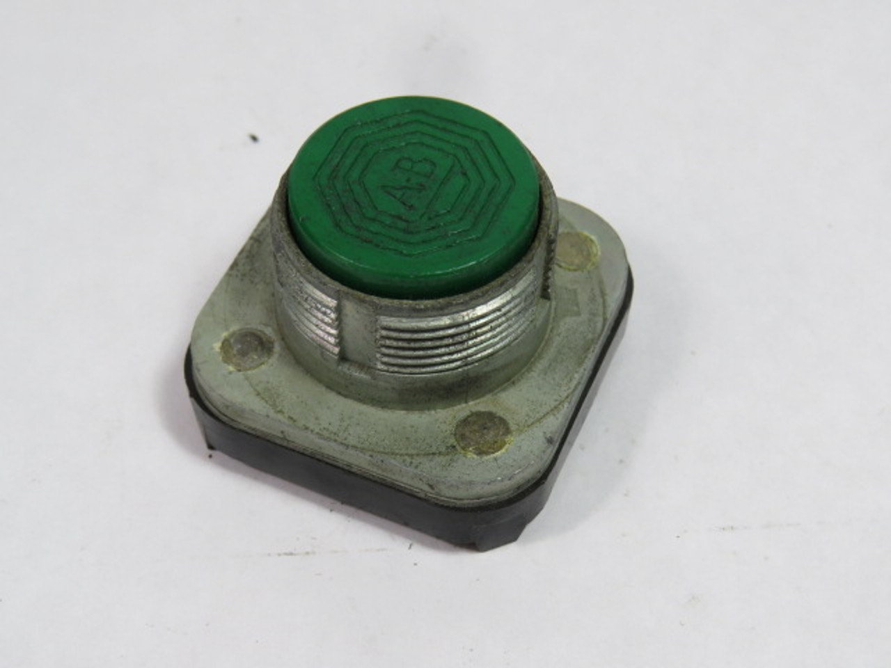 Allen-Bradley 800T-A1 Series N Push Button Green Flush Head No Contacts USED