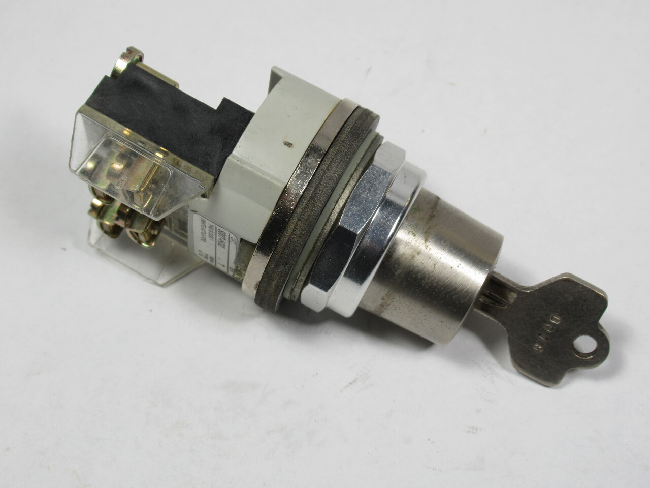 Allen-Bradley 800T-H32A Series T Cylinder Lock Switch 1NO 1NC C/W Key USED