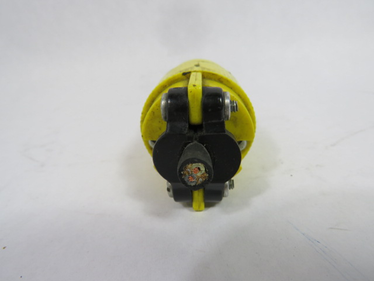 Pass & Seymour 7555SS Yellow Receptacle 15A 125V 3W 3P USED