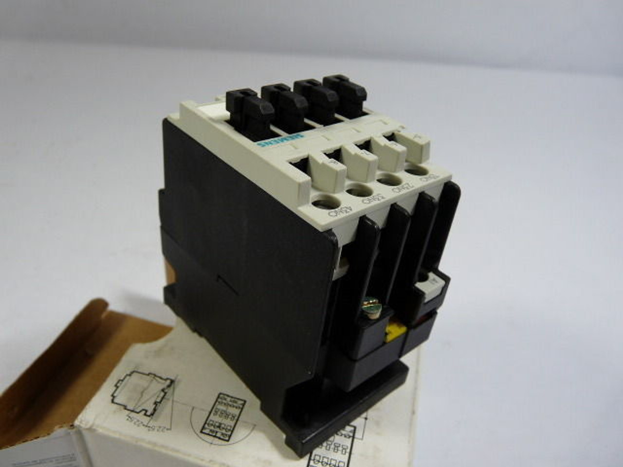 Siemens 3TH30-40-0AK6 Contactor 10 Amp 110/120V ! NEW !