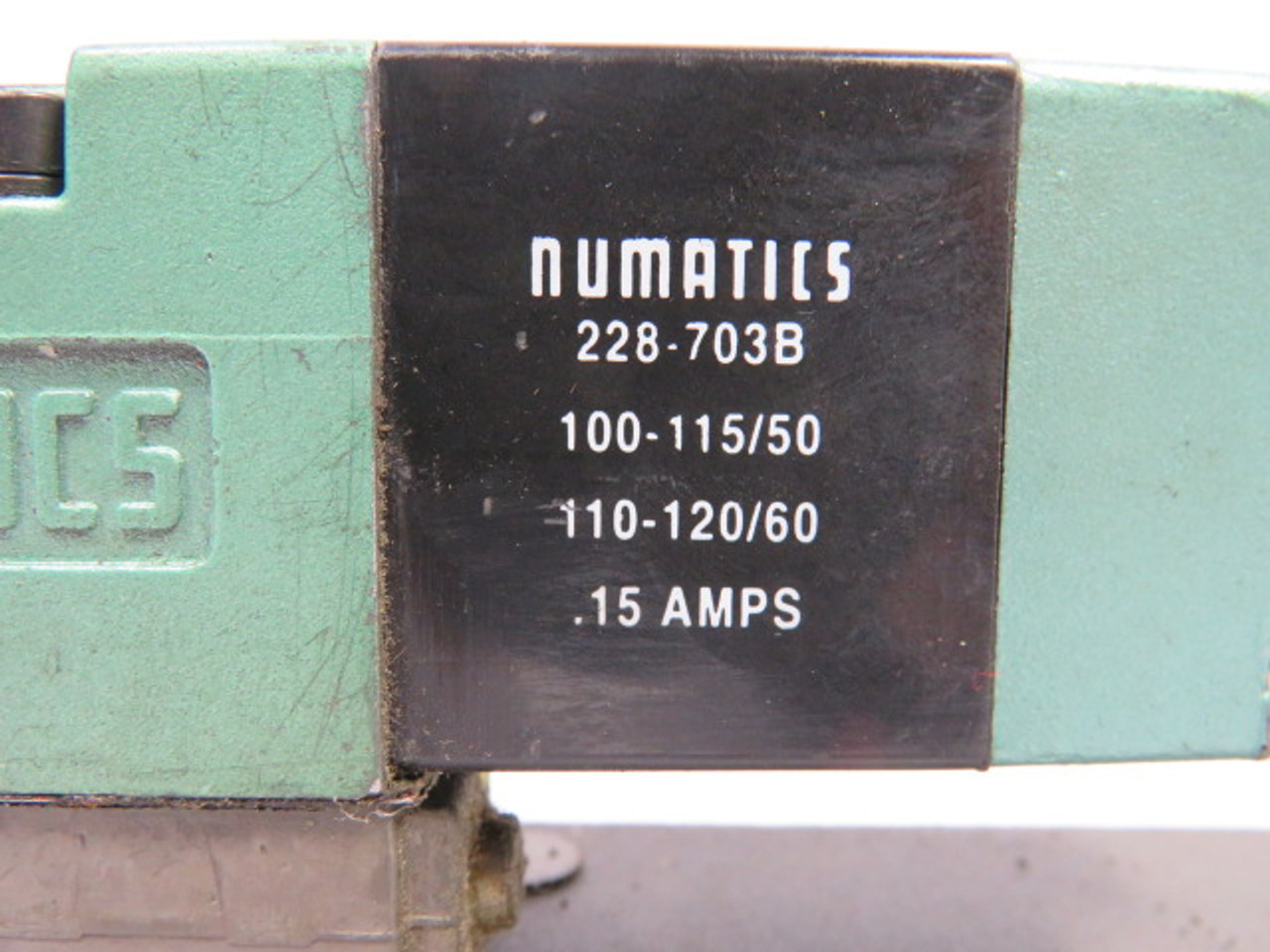 Numatics 081SA400K Single Direct Solenoid Valve 1/8" NPT W/ Base USED