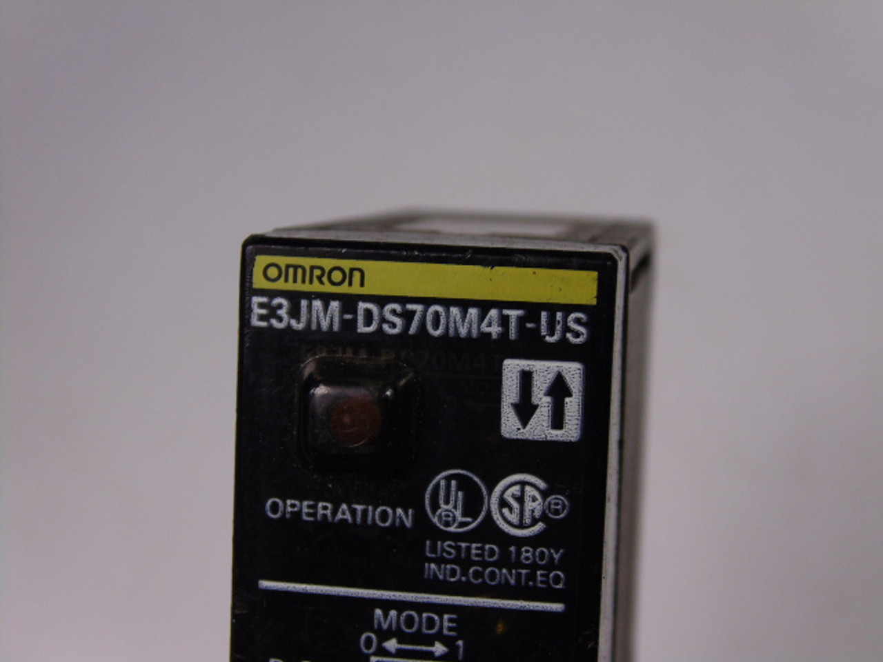 Omron E3J-MDS70-M4T-US Diffuse Terminal Block 3Amp USED