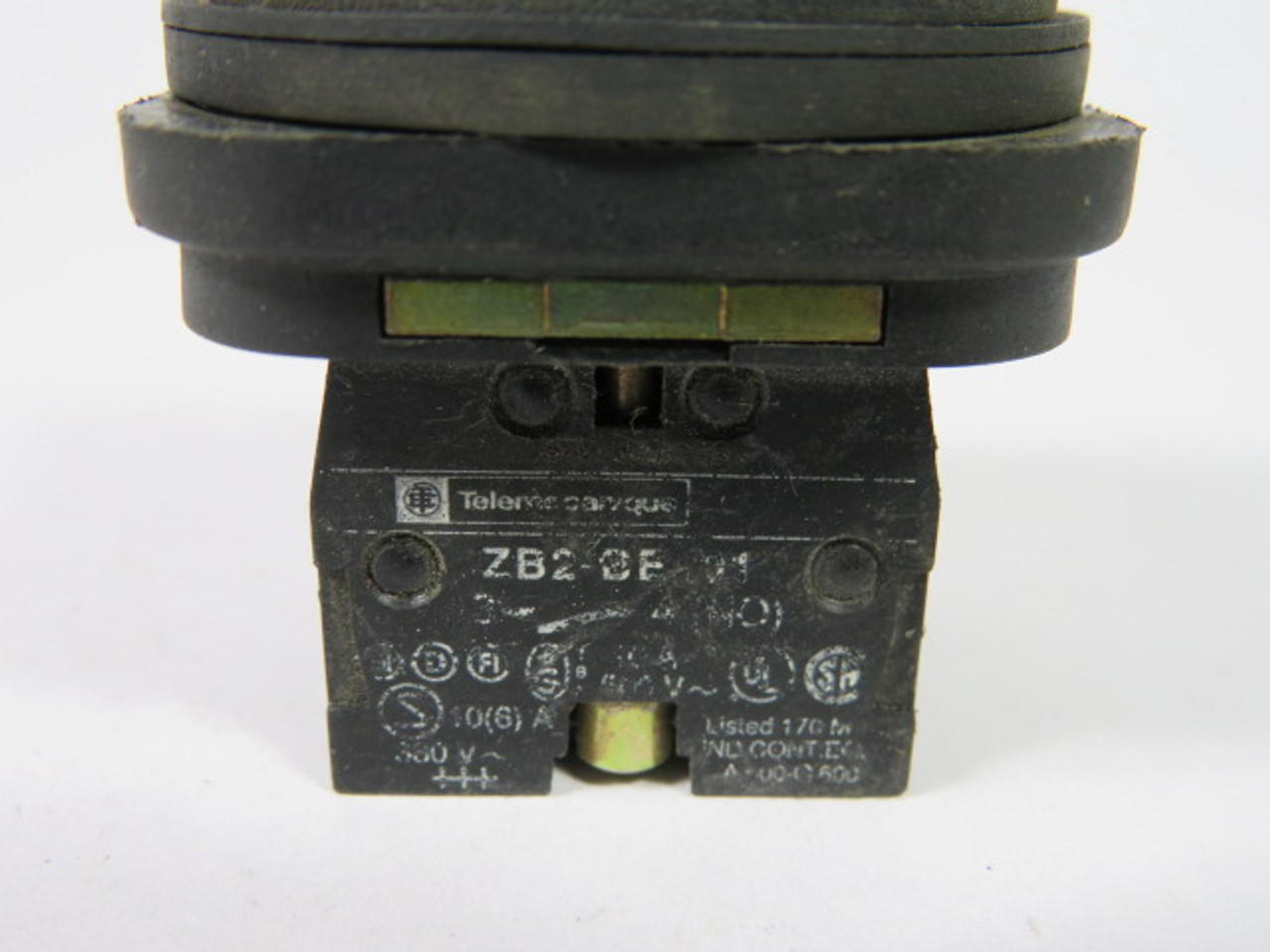 Telemecanique XB3BJ33 Selector Switch 3-Position 2NO USED
