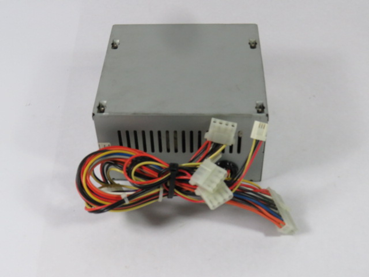 Young Year ATX-250W ATX Power Supply 3000RPM +/-10% 32.3CFM 115/230V USED