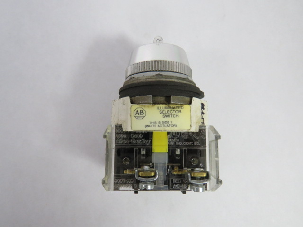 Allen-Bradley 800T-24HX2KB6DX Series T Selector Switch 1NO 2-Position USED