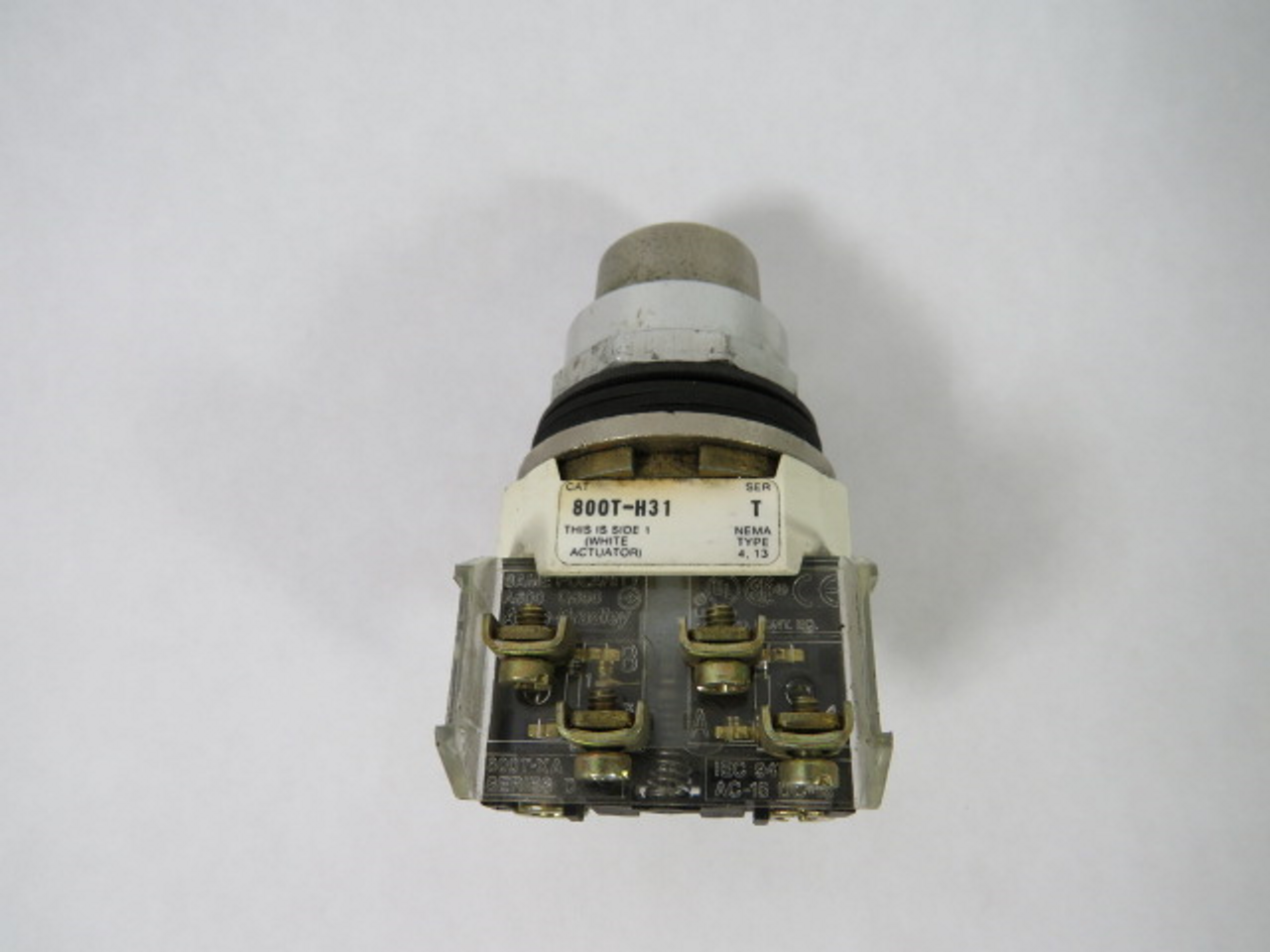 Allen-Bradley 800T-H31A 2-Pos Cylinder Lock Operator 1NO/1NC No Key USED