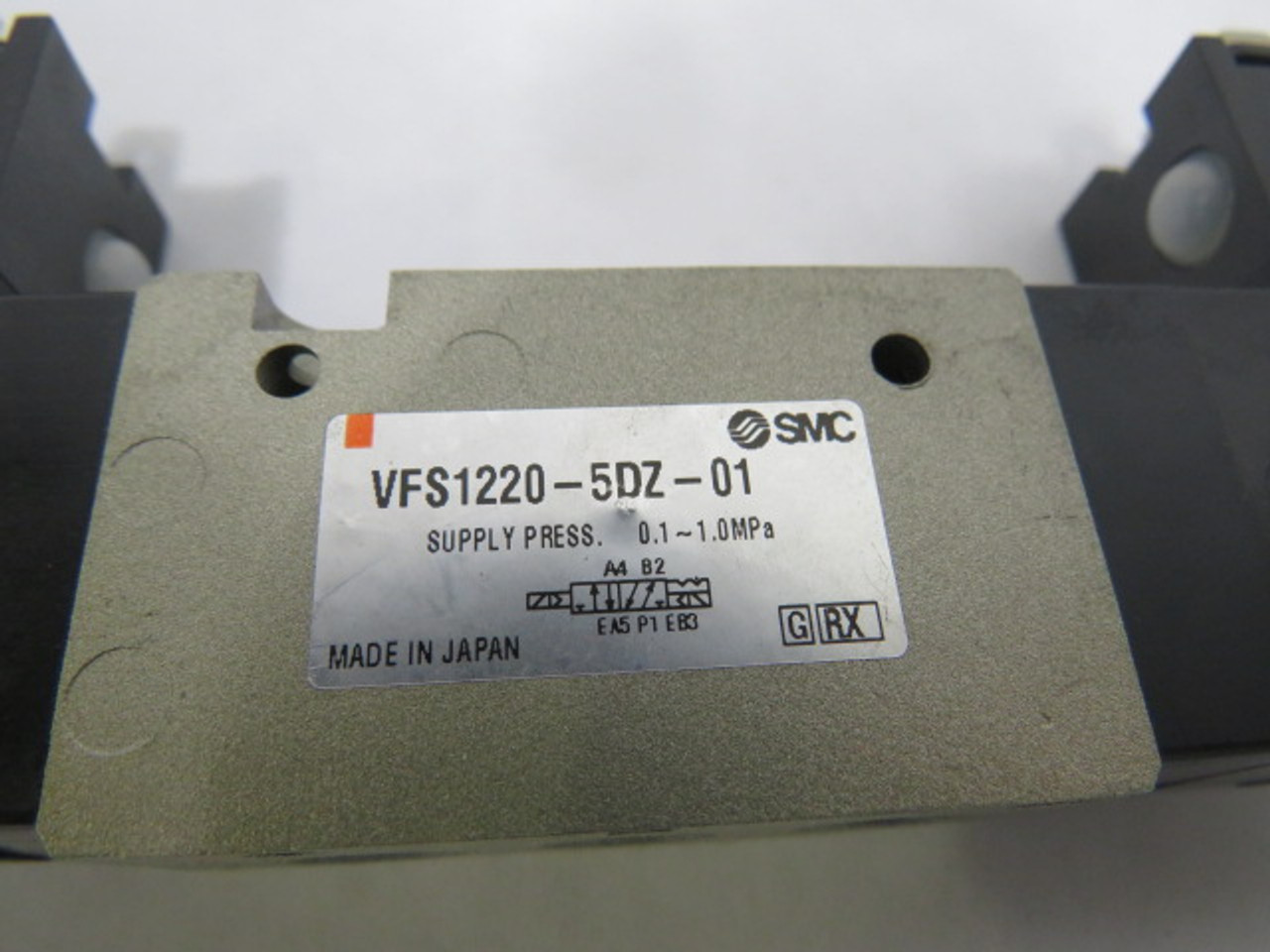 SMC VFS1220-5DZ-01 5 Port Solenoid Valve 24VDC 1/8"NPT .1-1MPa USED