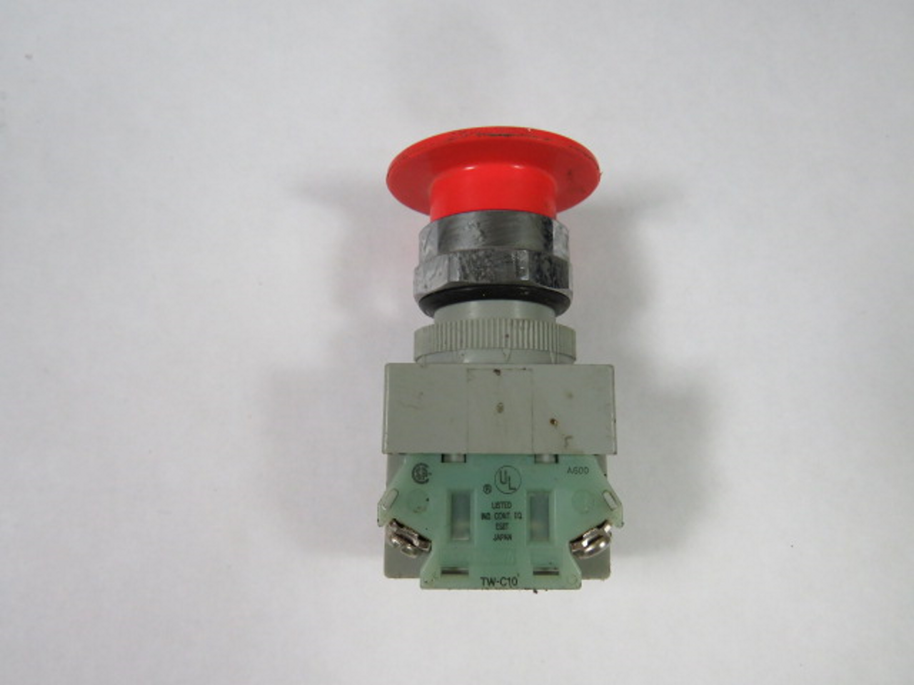 IDEC AYW411-R Red Push/Pull Switch w/ TW-C10 & TW-C01 Contacts 600V 10A USED