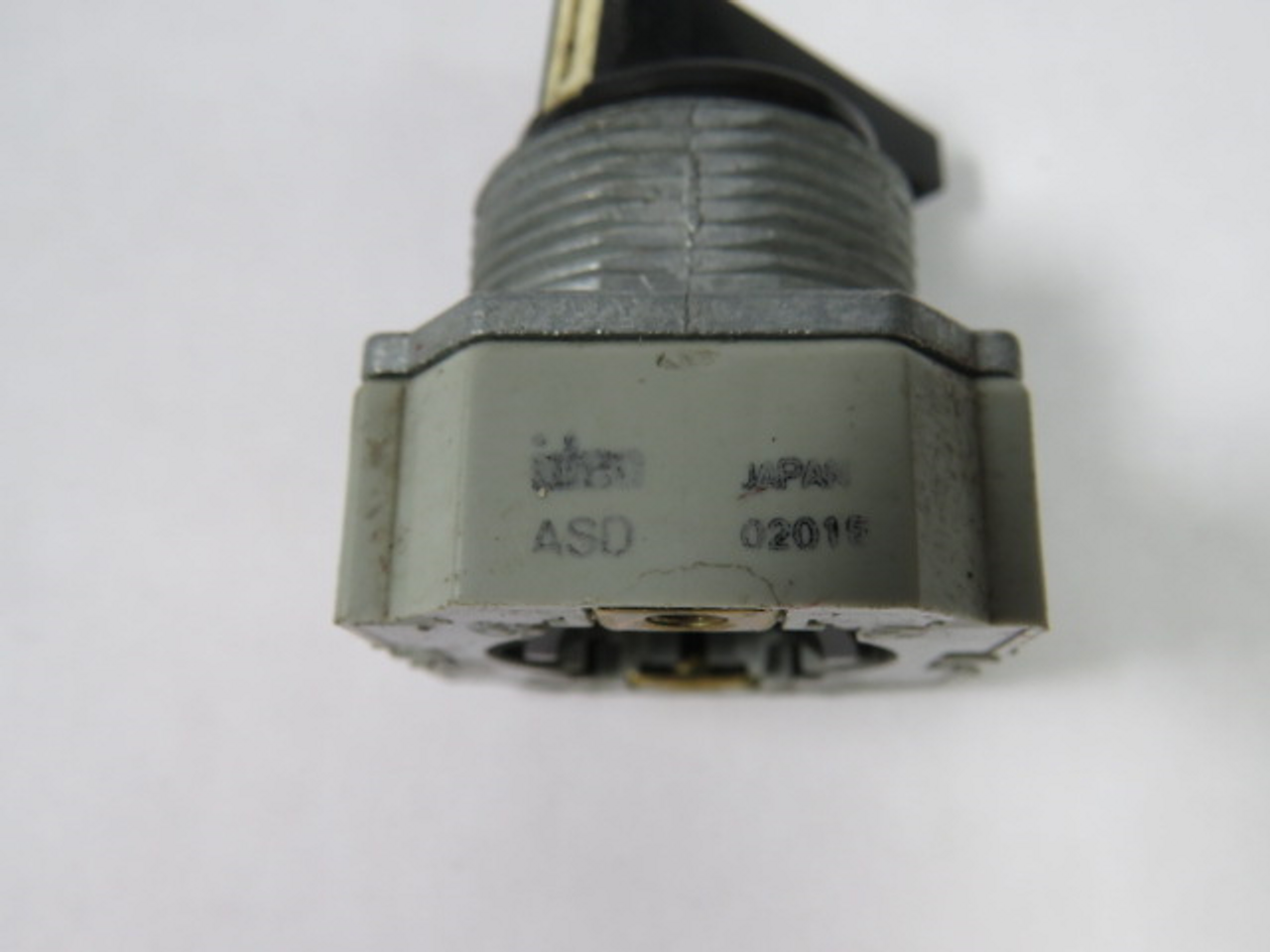 IDEC ASD2L10N Switch Actuator No Contacts 2-Position USED