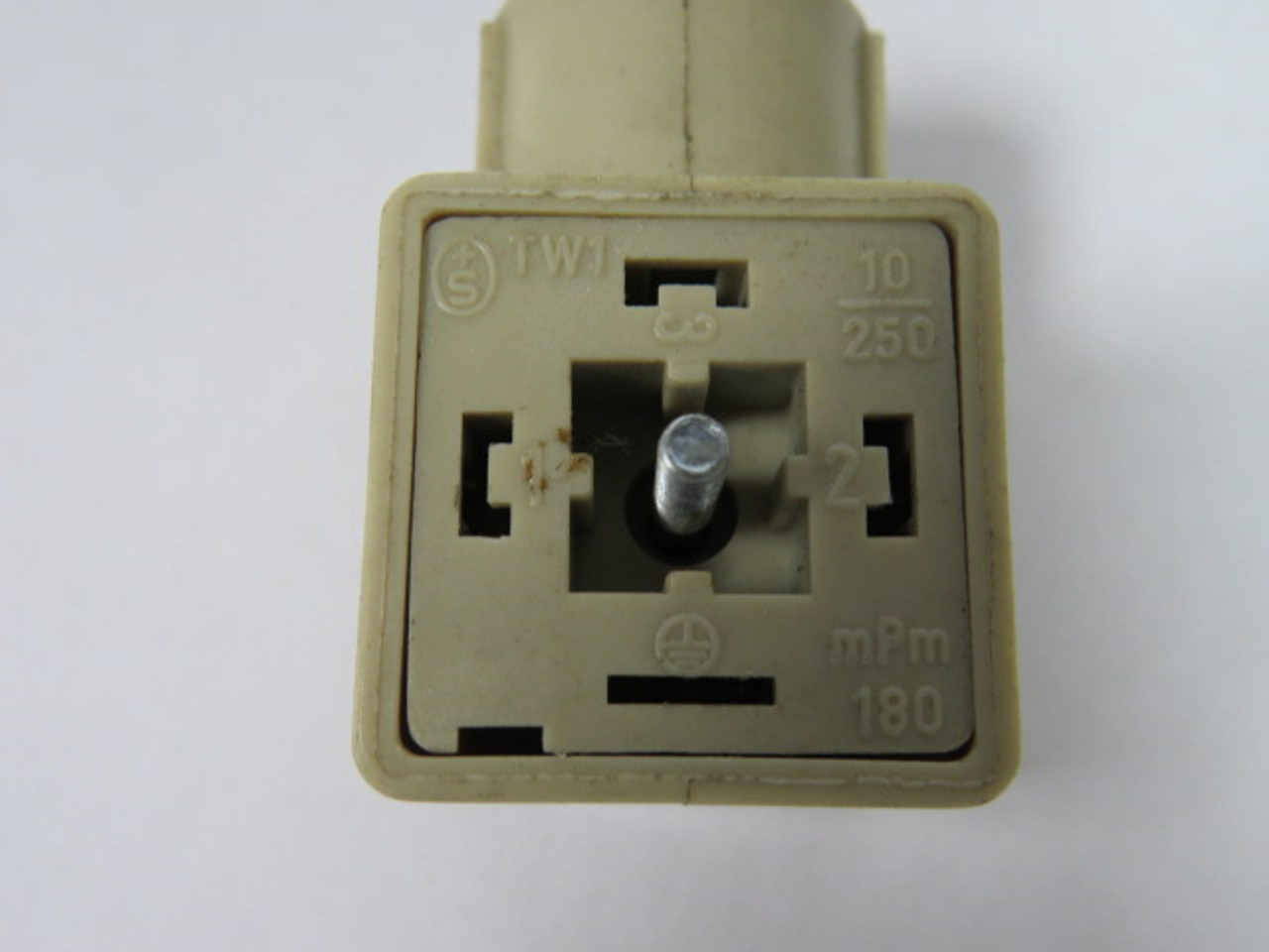 MPM TW1 Square 3 Pin Connector 10 Amp 250 Volt USED