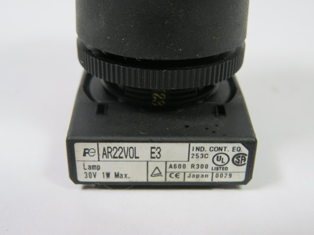 Fuji Electric AR22V0L-E3R Push Button Twist-to-Release 30V1W No Contacts USED