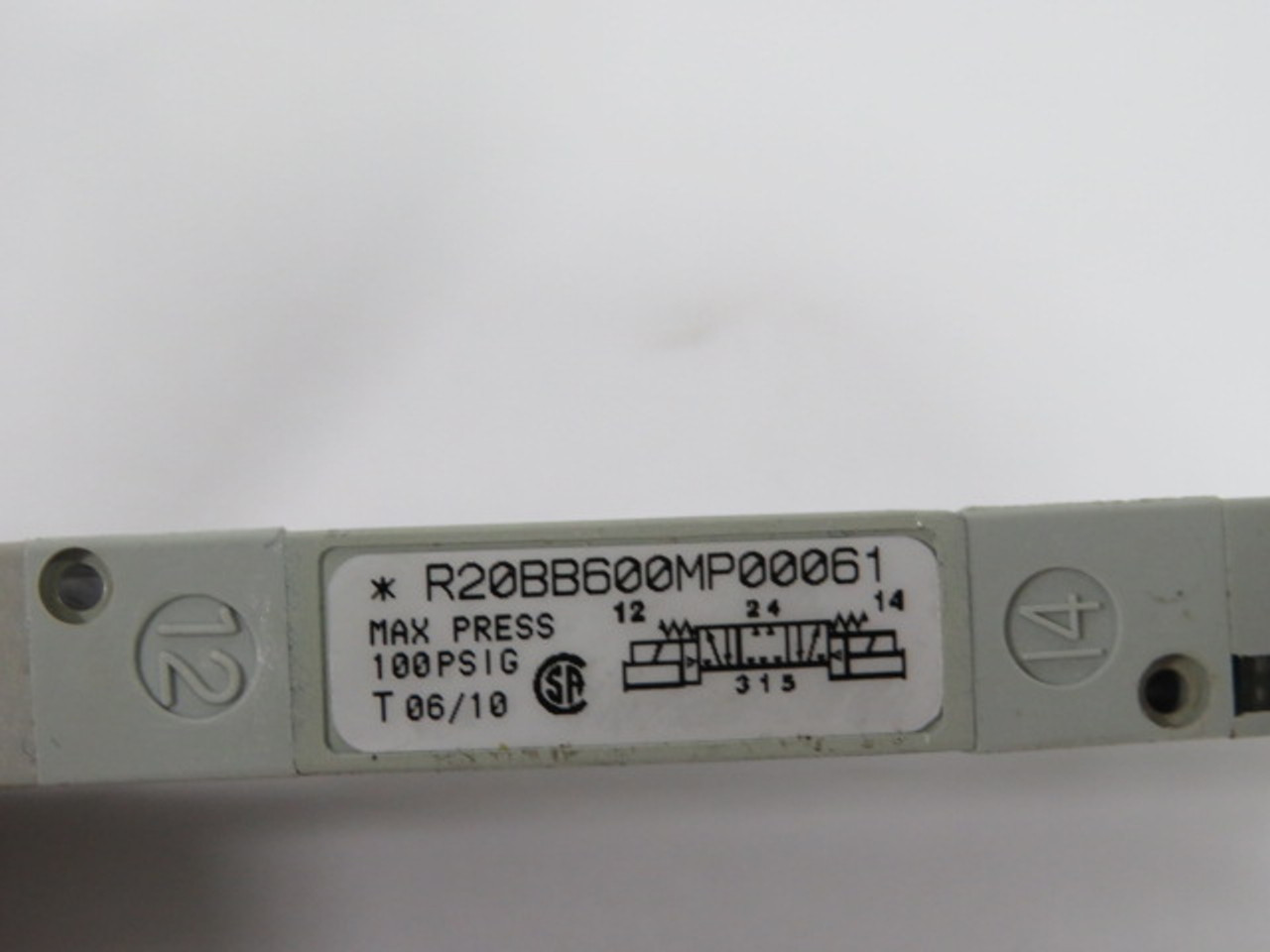 Numatics R20BB600MP00061 Solenoid Valve 24VDC .5W 100PSIG USED