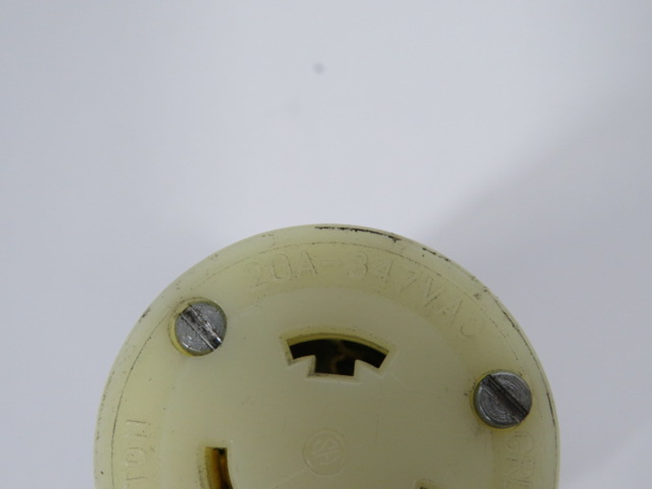 Leviton 3723 Connector 20A 347VAC 3W 2P USED