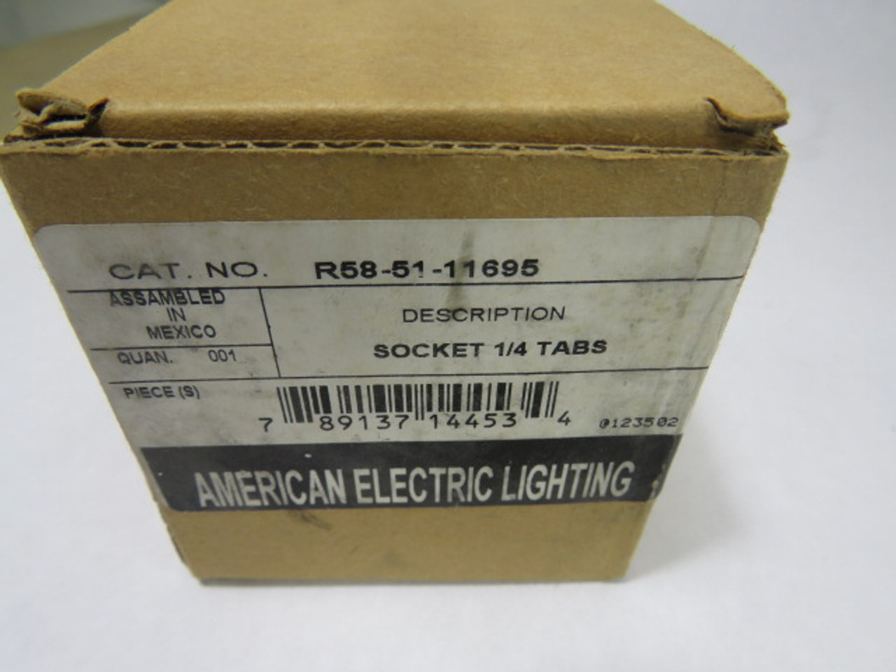 American Electric Lighting R58-51-11695 Light Socket 1/4"Tabs 1500W 600V ! NEW !