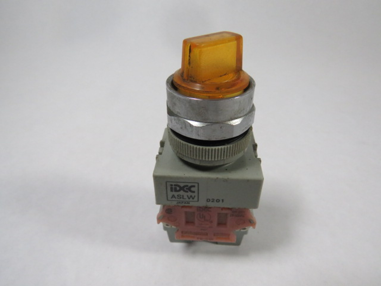 IDEC ASLW29911D-A-12V Amber Illuminated Selector Switch 12V 1NO/1NC USED