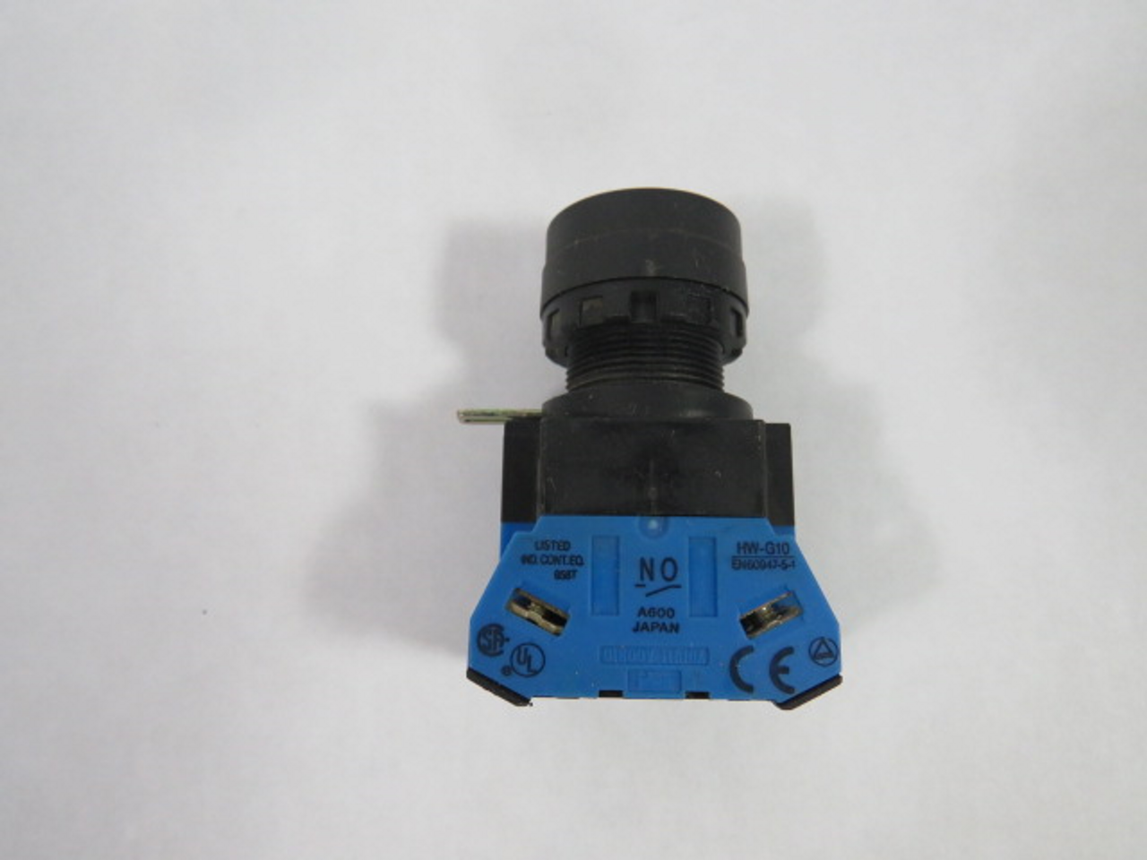 IDEC HW1B-M1F10-B Non-Illuminated Round Black Push Button 1NO USED